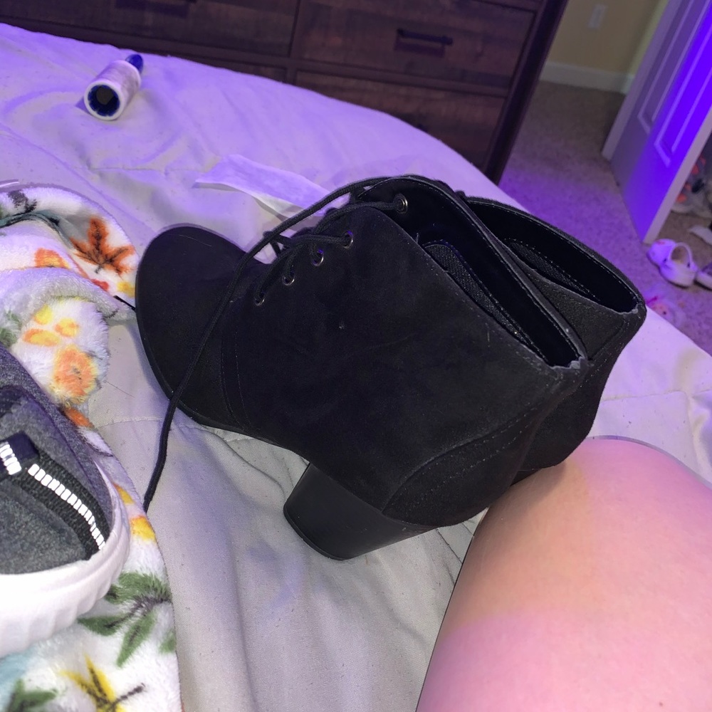 super cute black boots
